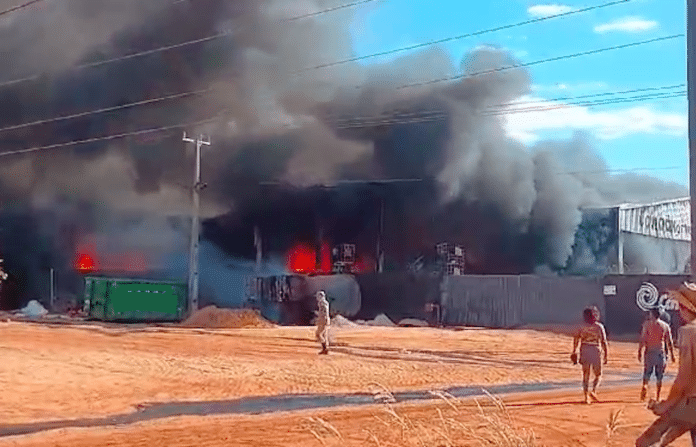 Incêndio atinge empresa em Sinop