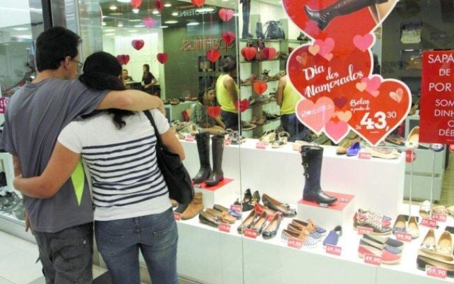 Dia dos Namorados: 12 milhões de consumidores devem ir às compras na última hora