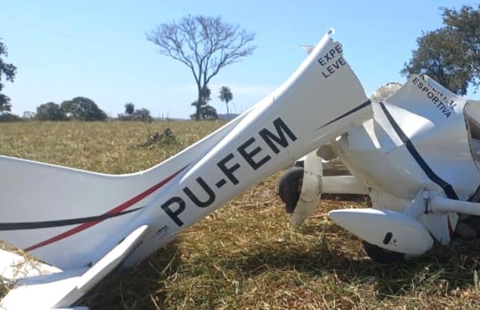 Avião cai em Mato Grosso e dois morrem