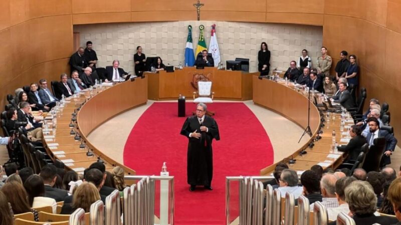 Próximo de aposentadoria, desembargador recebe homenagem surpresa
