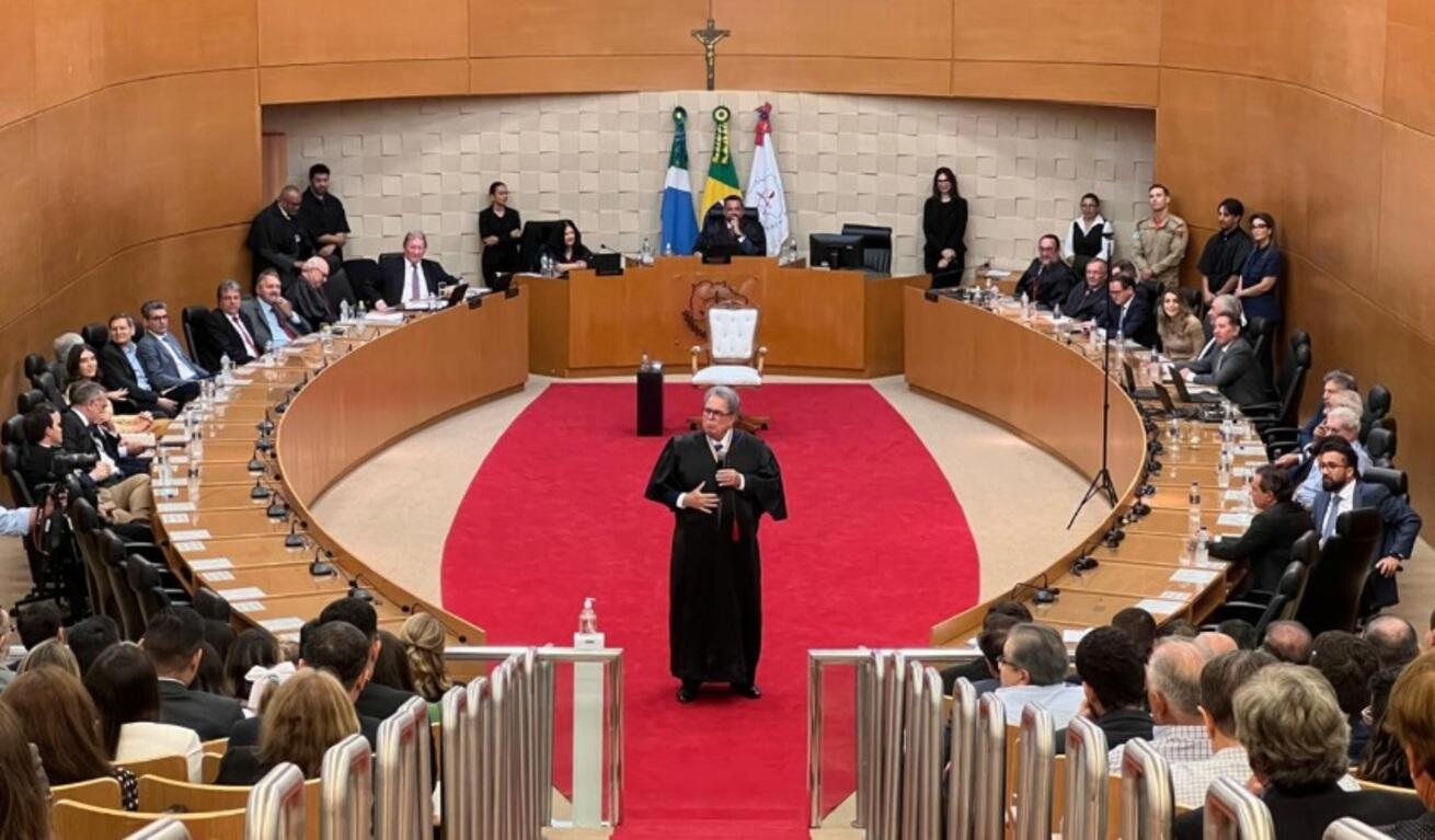 Próximo de aposentadoria, desembargador recebe homenagem surpresa