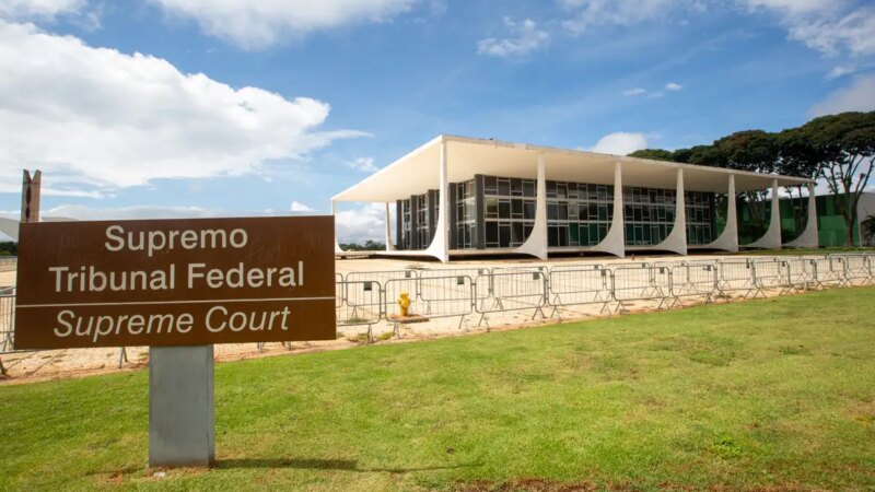 STF tem maioria para retirar mandato de sete deputados federais