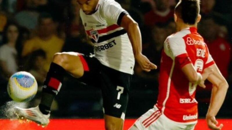 São Paulo esbarra no goleiro e empata sem gols com o Internacional em Criciúma
