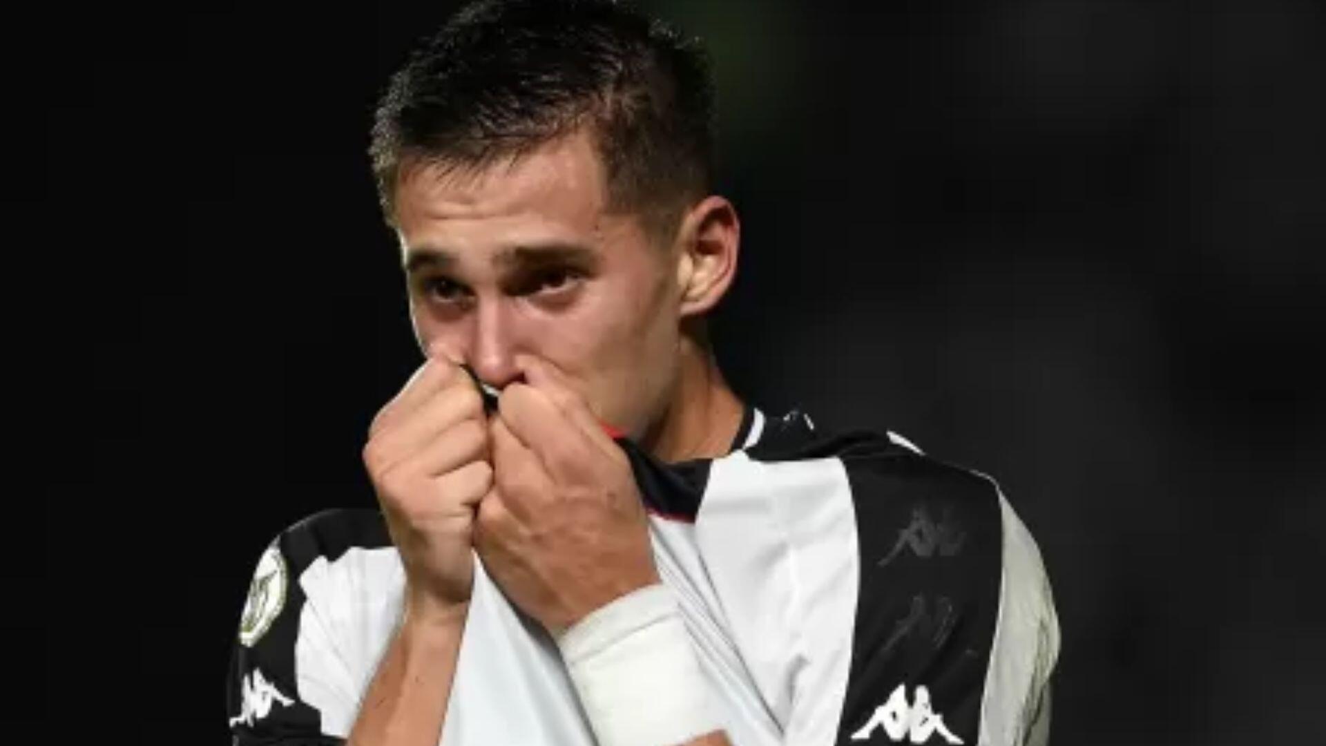 Vasco vira jogo, goleia São Paulo e sai da zona de rebaixamento do Brasileirão