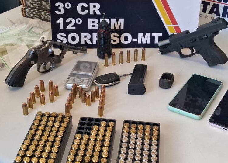 Sorriso: Bandido é preso pela PM com armas, munições e bomba caseira em quitinete