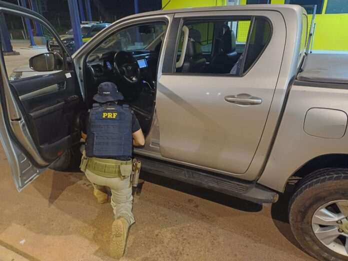 PRF prende condutor de caminhonete com pistola na BR-163 em Guarantã do Norte