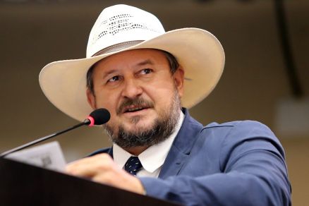Cattani: “Decisão foi ideológica e intensificará facções em MT”