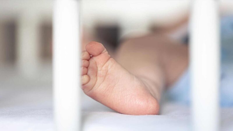 Bebê recém-nascido é encontrado no banheiro de UPA na Grande São Paulo