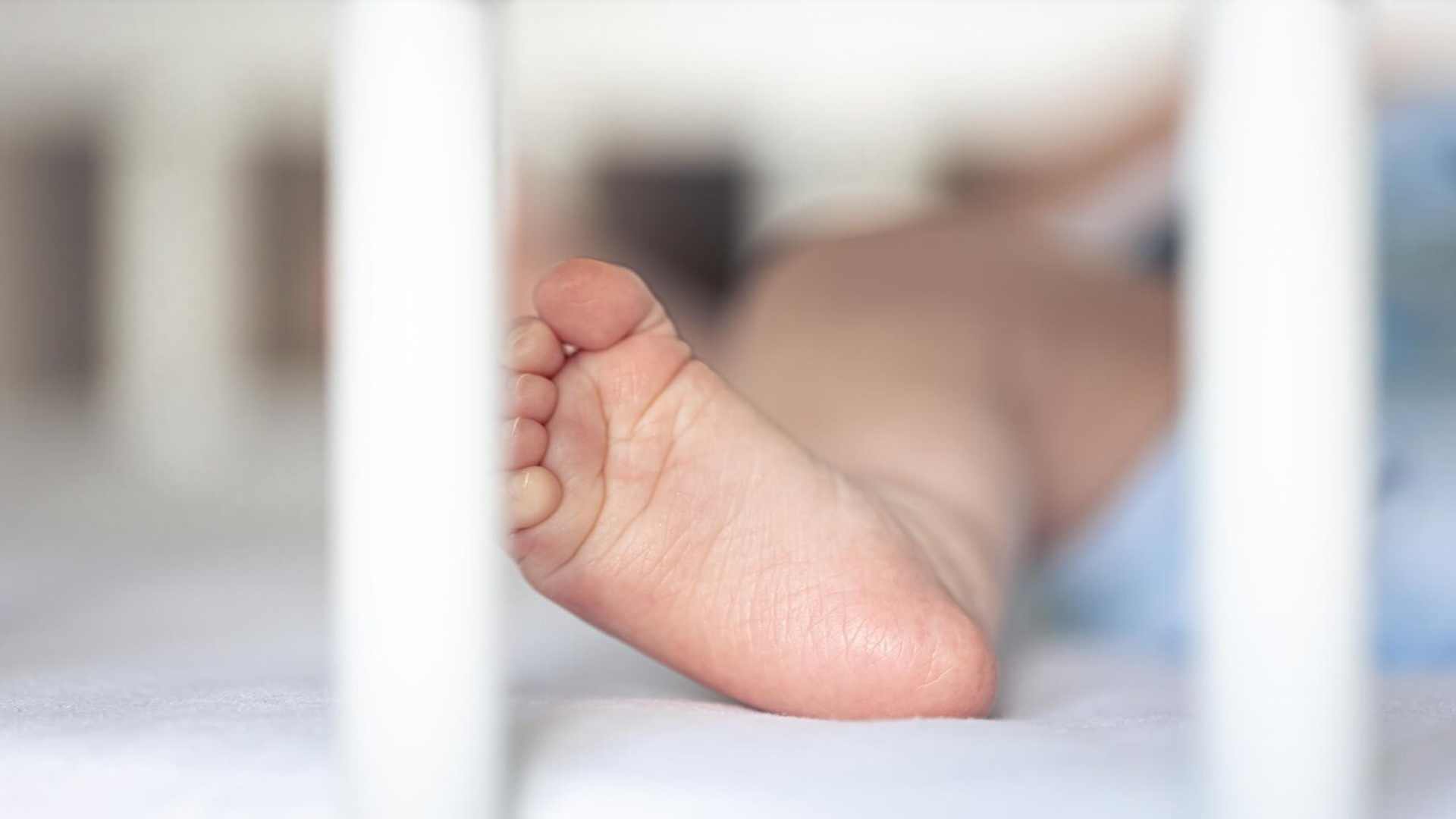 Bebê recém-nascido é encontrado no banheiro de UPA na Grande São Paulo