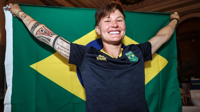 Brasil anuncia Isaquias Queiroz e Rachel Kochhann como porta-bandeiras em Paris