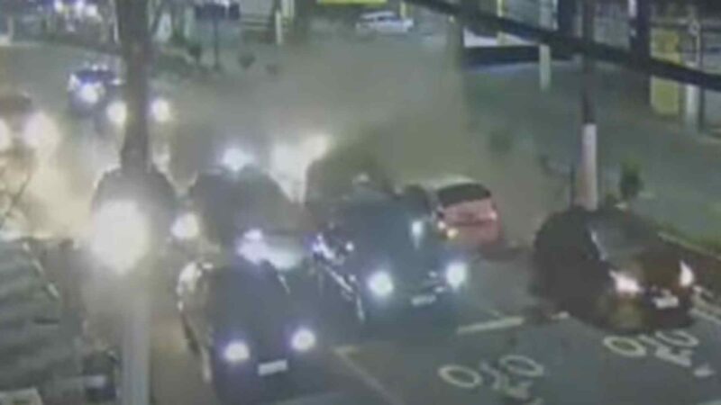 Motorista em Audi perde controle e bate em 5 veículos em São Paulo