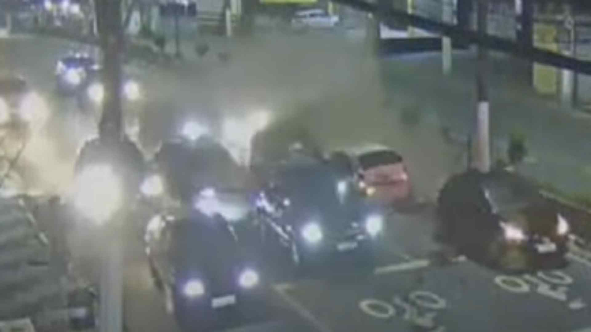 Motorista em Audi perde controle e bate em 5 veículos em São Paulo