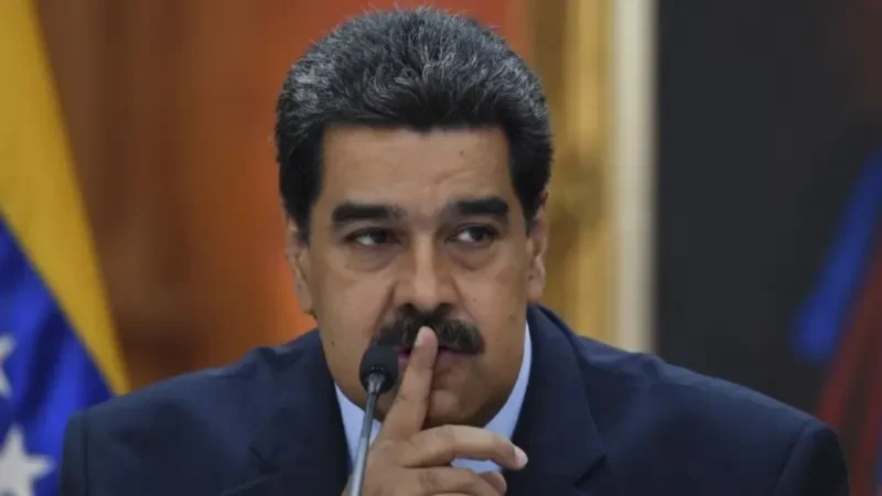 Pesquisas de boca de urna ligadas à oposição indicam derrota de Maduro na Venezuela