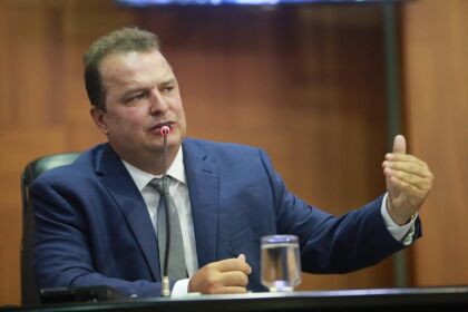 Russi nega interferência ‘externa’ e garante que escolha do primeiro-secretário da Assembleia será no voto