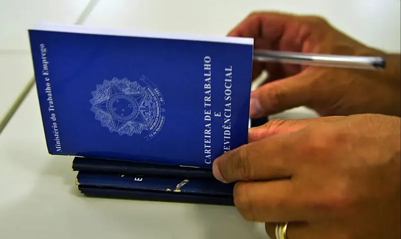 Taxa de desemprego é a menor desde 2015, e número de pessoas trabalhando no Brasil bate recorde