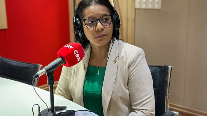 “Um não deu resultado em 20 anos e outro quer fazer gestão com celular na mão”, diz deputada sobre Lúdio e Abílio