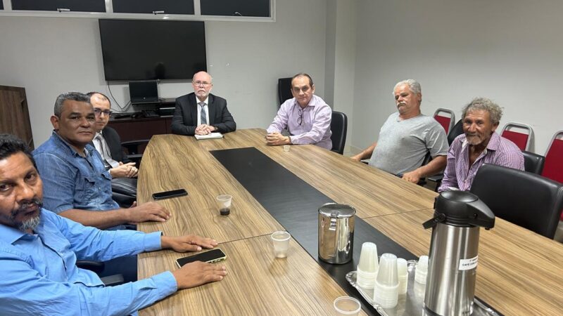 Deputado Wilson Santos reúne representantes da Gleba Santo Espedito na PGE
