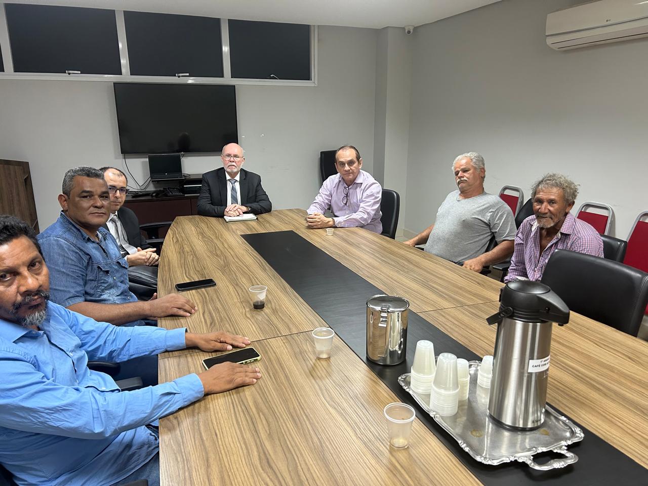Deputado Wilson Santos reúne representantes da Gleba Santo Espedito na PGE