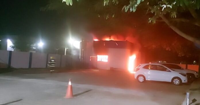 Incêndio atinge casa de máquinas do hospital regional de Sinop