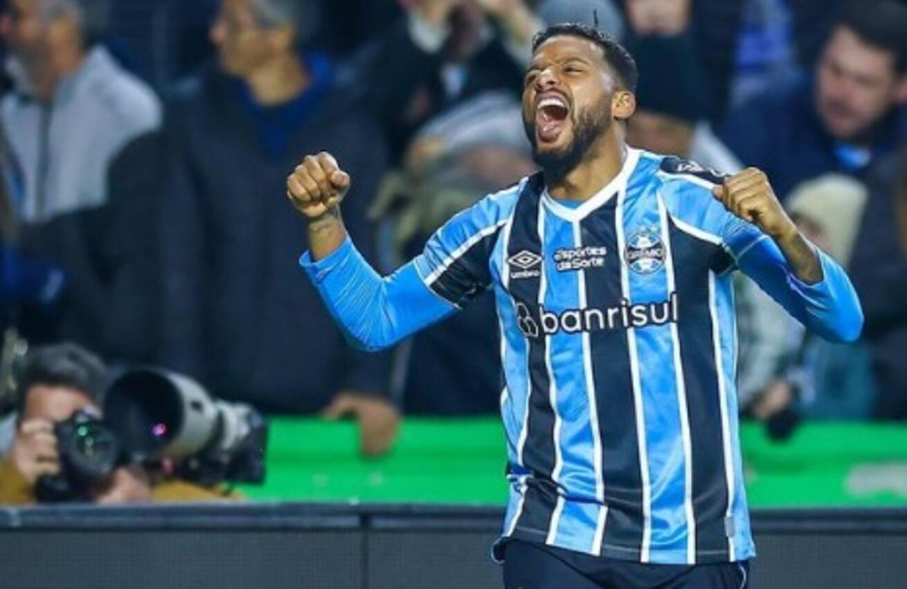 Grêmio vence Flu de virada com dois de Reinaldo e sai na frente nas oitavas da Libertadores