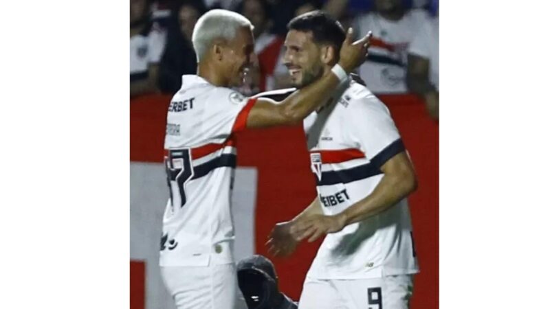São Paulo vence Flamengo em casa, ajuda Botafogo a ficar na liderança e cola no G4