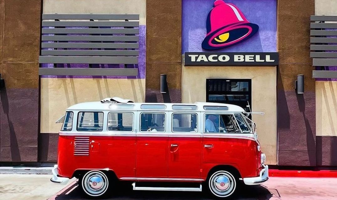 Taco Bell expande uso de IA em drive-thrus para aumentar precisão de pedidos e diminuir tempo de espera