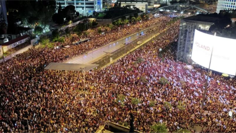 700 mil pessoas manifestam após resgate de seis corpos de reféns