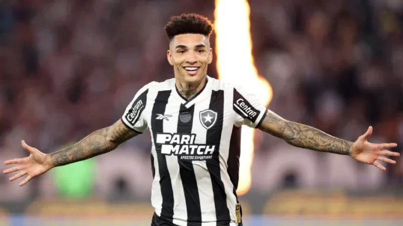 Botafogo derrota o Fortaleza em jogo elétrico e alcança a liderança isolada do Brasileiro
