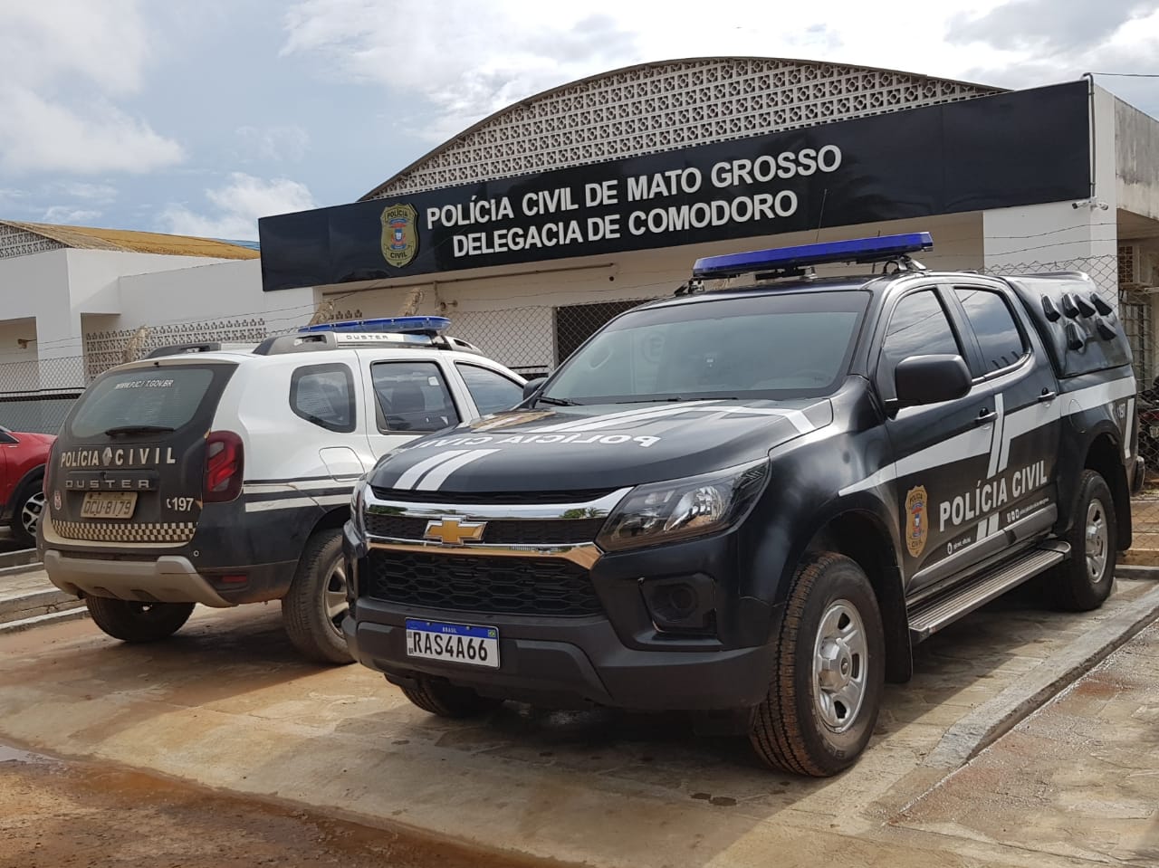 Polícia Civil prende dois foragidos da Justiça em Comodoro