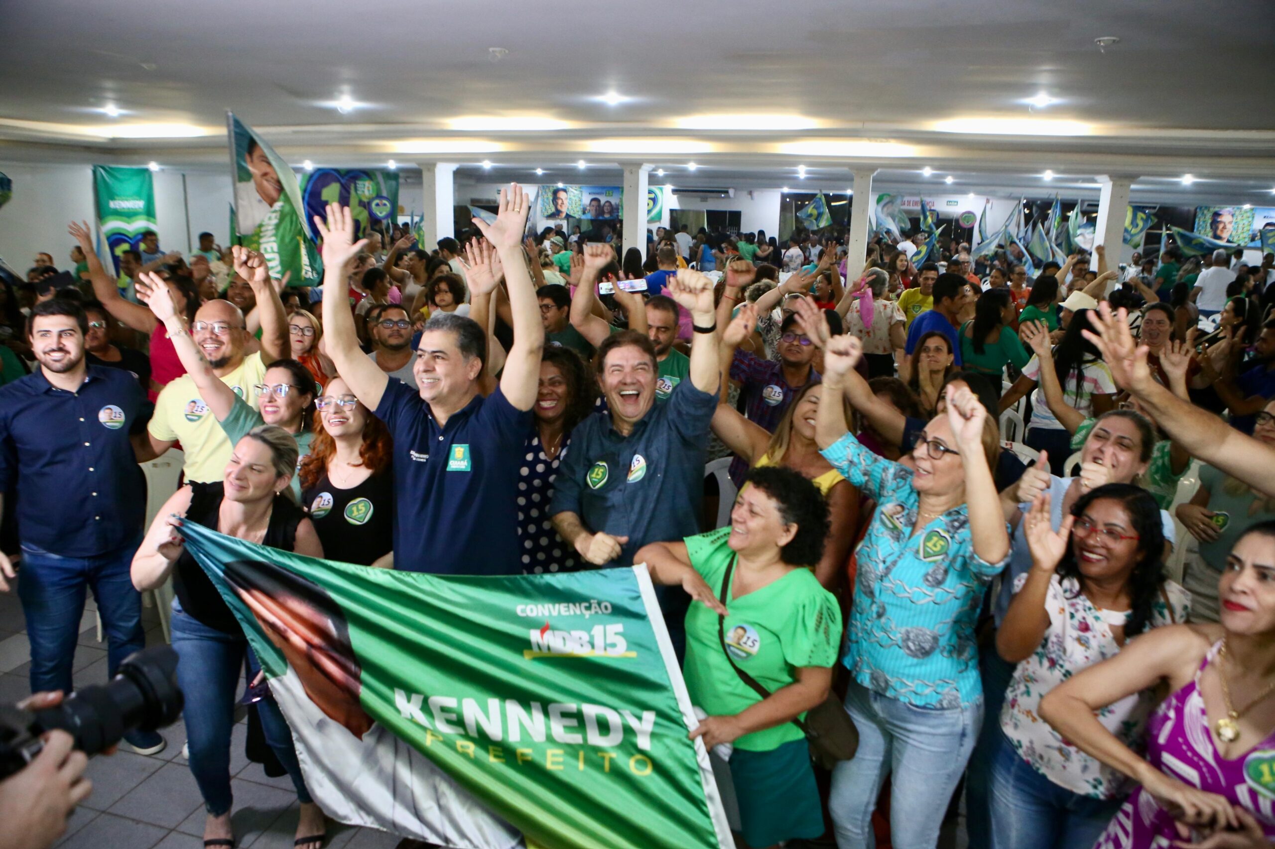 Kennedy apresenta propostas para servidores da Educação e destaca compromisso de pagar RGA