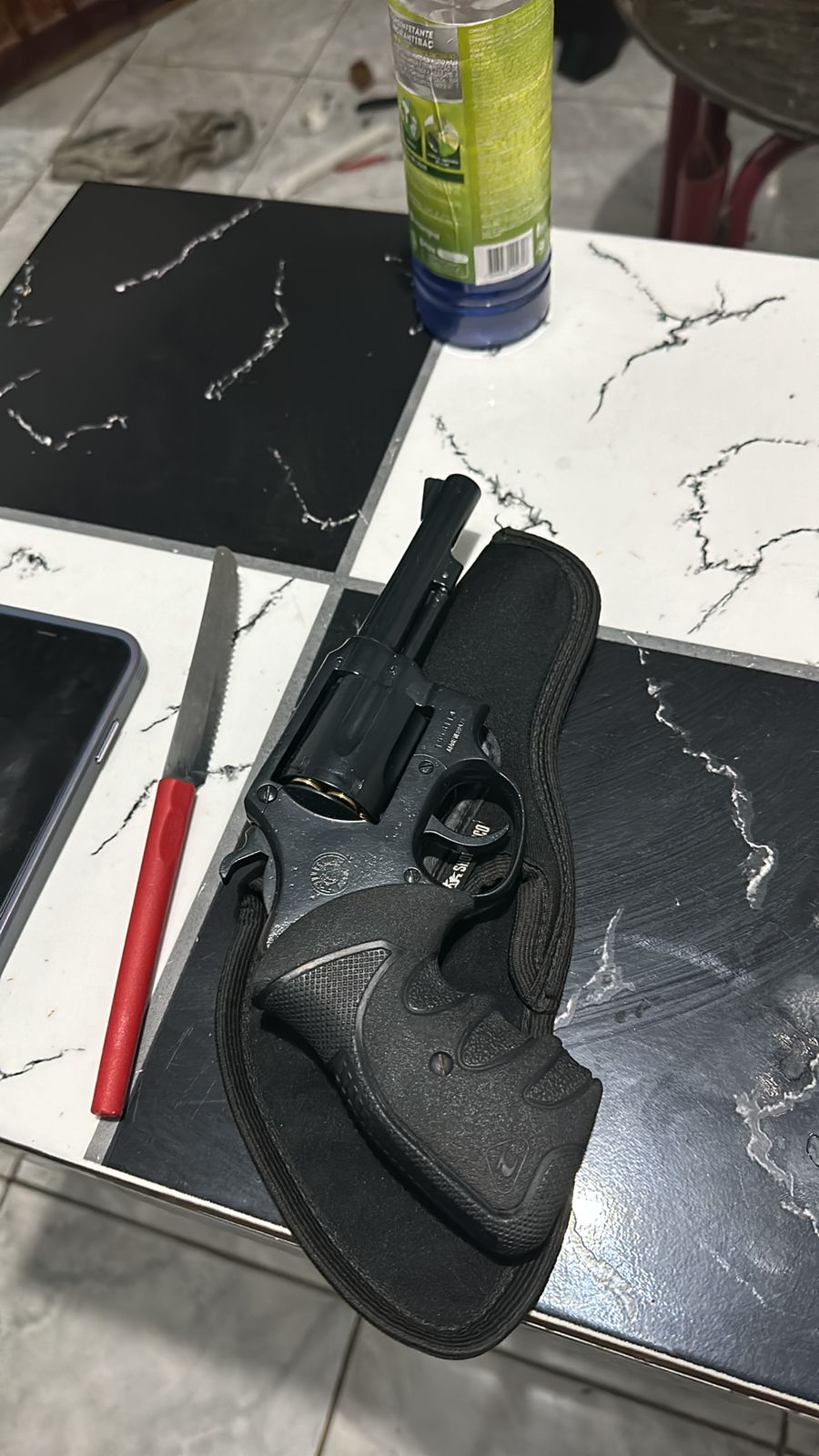 PM prende trio suspeito por associação criminosa, tráfico e porte ilegal de arma de fogo