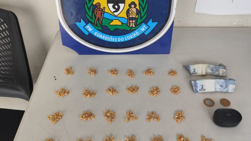 PM prende homem com 318 pedras de pasta base de cocaína em Cuiabá