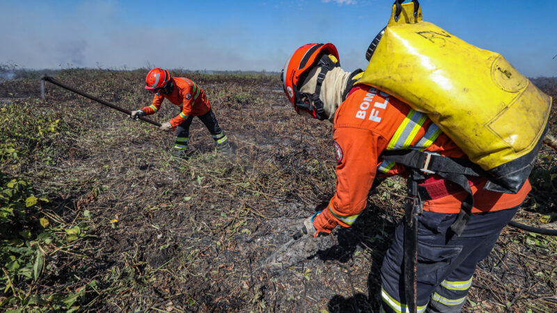 Corpo de Bombeiros segue no combate a 21 incêndios florestais em MT nesta quinta-feira (17)