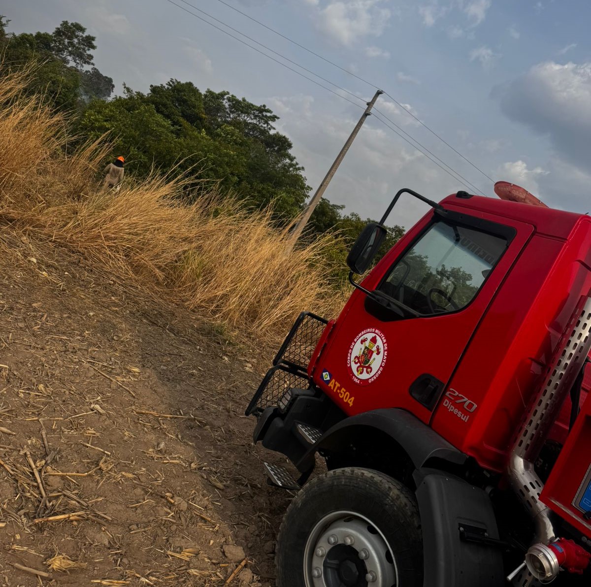 Bombeiros combatem dois incêndios em Primavera do Leste