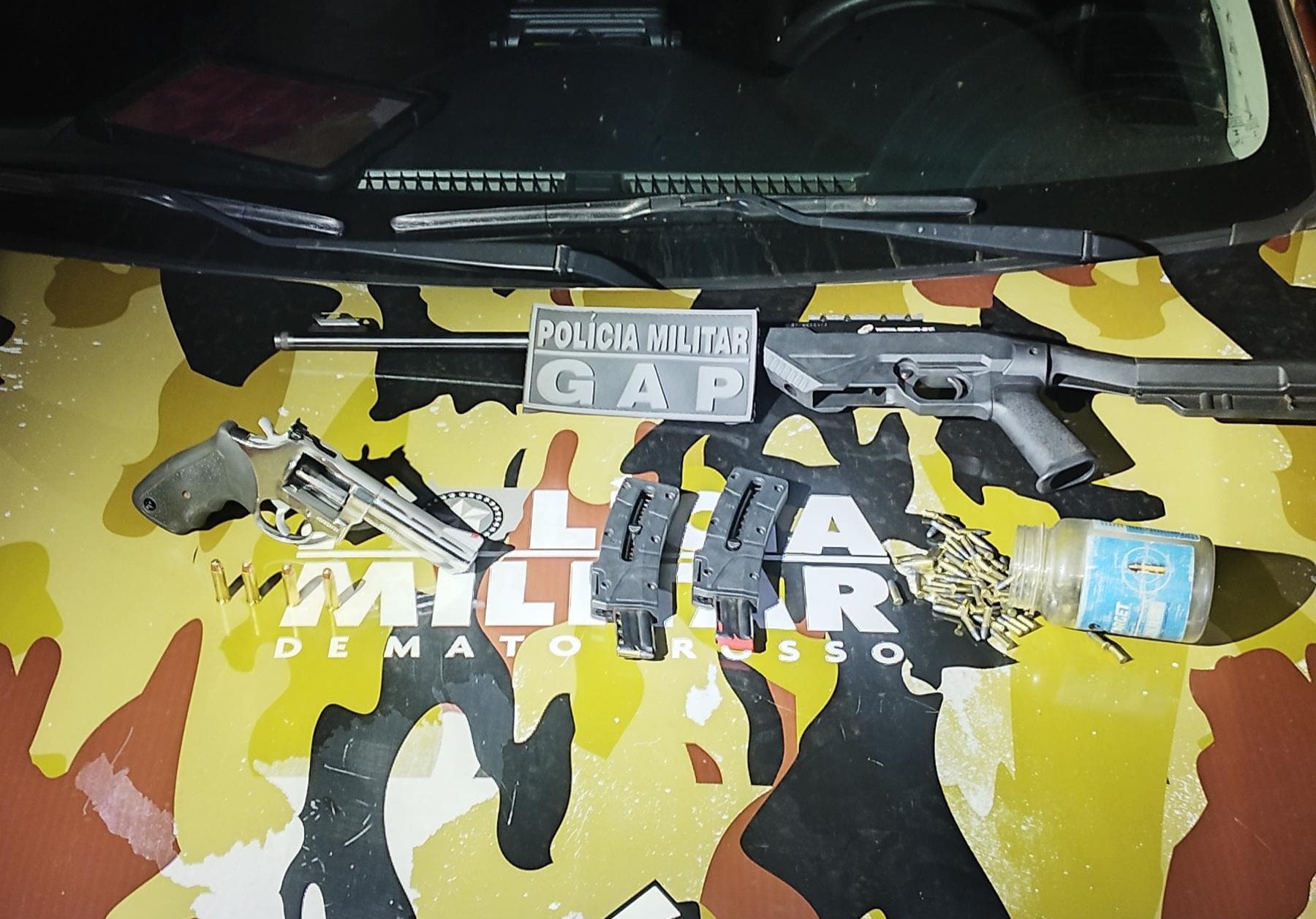 Patrulha Rural prende suspeito por porte ilegal de rifle, revólver e munições