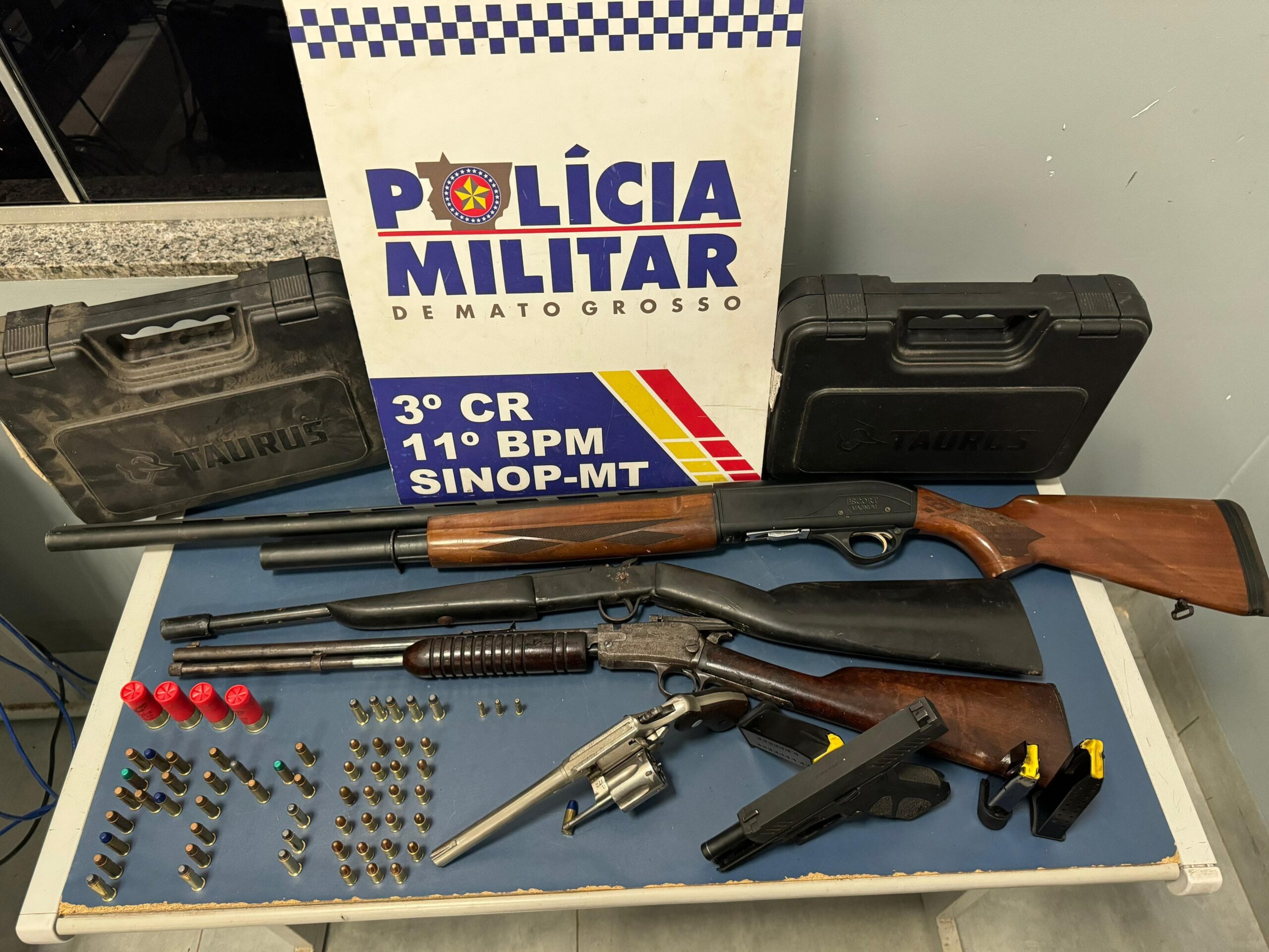 PM prende suspeito por violência doméstica, apreende armas e munições