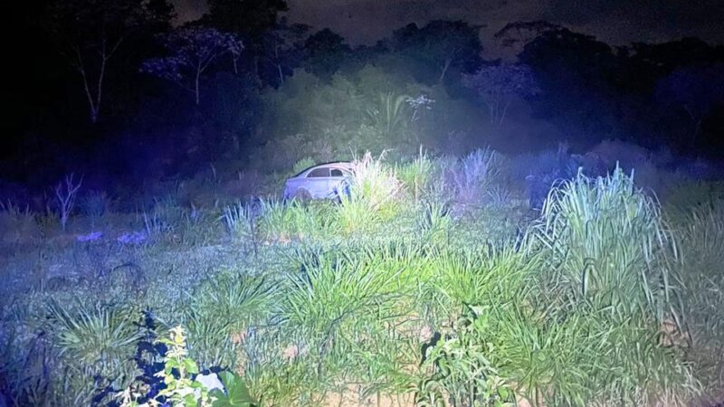 Bombeiros socorrem homem vítima de capotamento na BR-174