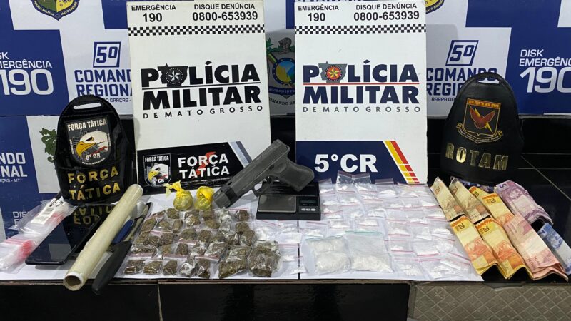 Integrante de organização criminosa é preso em flagrante pela PM com drogas e simulacro de arma de fogo