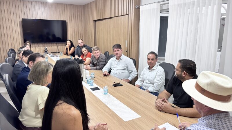 Prefeito e vice eleito definem novos secretários