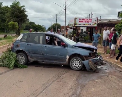 Colisão violenta no JD Veneza deixou carro destruídos em Sinop