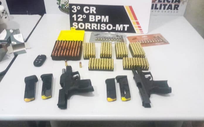 Detenção de homem por violência doméstica e posse ilegal de armas em Sorriso 