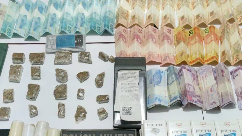 PM prende dono de bar faccionado que vende cigarros contrabandeados em Dom Aquino