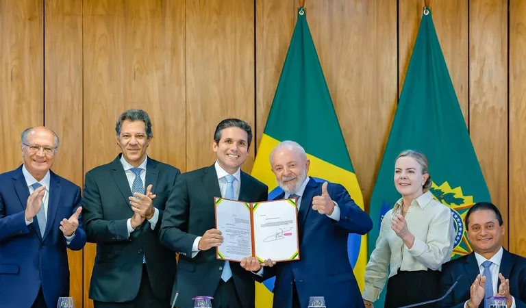 Presidente envia ao Congresso PL que amplia para R$ 5 mil a faixa de isenção do Imposto de Renda