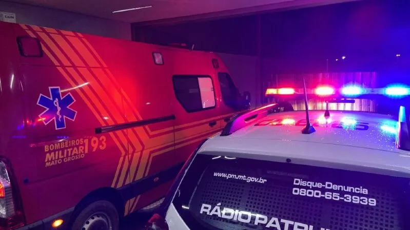 Homem é confundido com membro de facção e acaba baleado em frente de supermercado