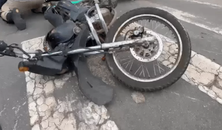 Sinop: colisão com veículo deixa motociclista ferida