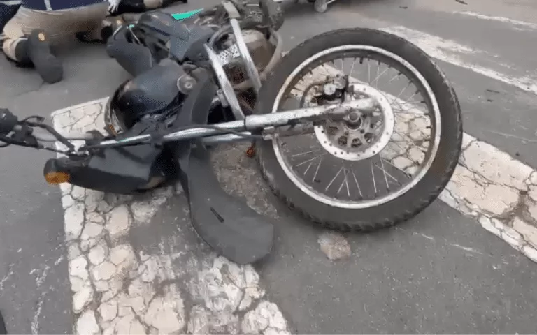 Sinop: colisão com veículo deixa motociclista ferida