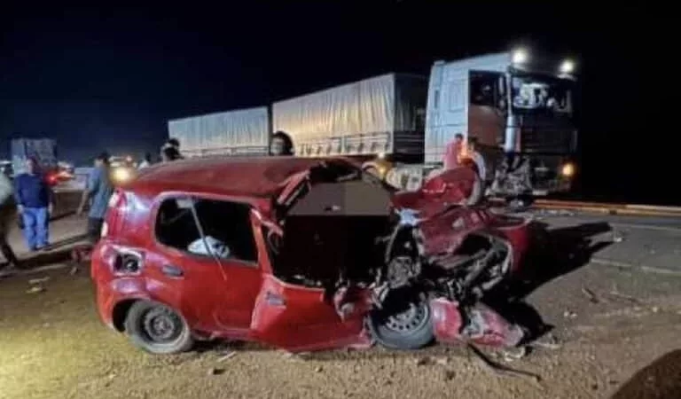 Dois mortos em acidente com carro e carreta em rodovia federal de Mato Grosso