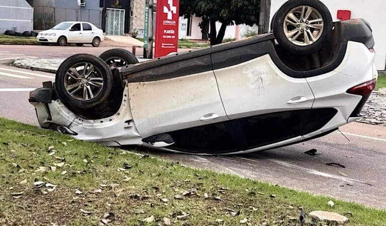 Colisão na Avenida das Sibipirunas: Acidente sem Feridos e Tráfego Interrompido