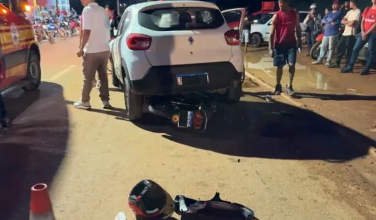 Sinop: moto para embaixo de veículo após colisão entre carros