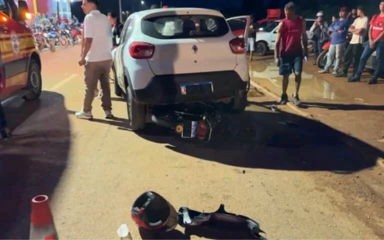Sinop: moto para embaixo de veículo após colisão entre carros